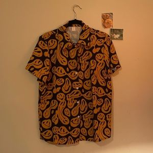 Smiley face button up🧷✨😃